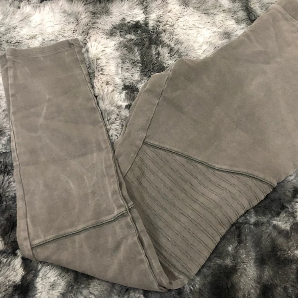 EXPRESS OLIVE GREEN GRAY JEGGINGS LEGGING STRETCHABLE PANT SZ M - Picture 2 of 4